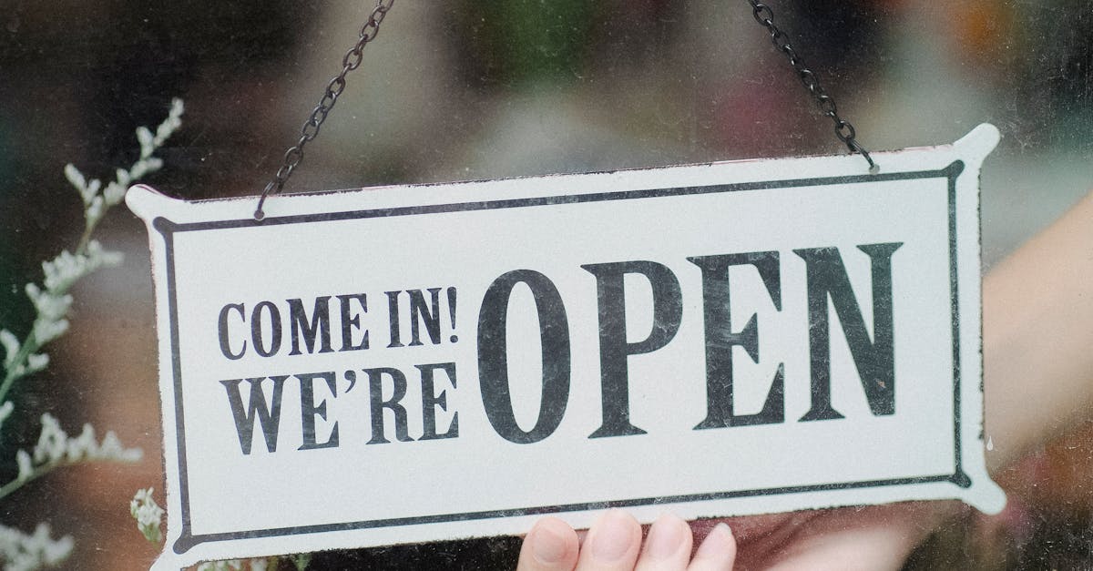 Designing Eye-Catching Window Graphics for Seasonal Promotions